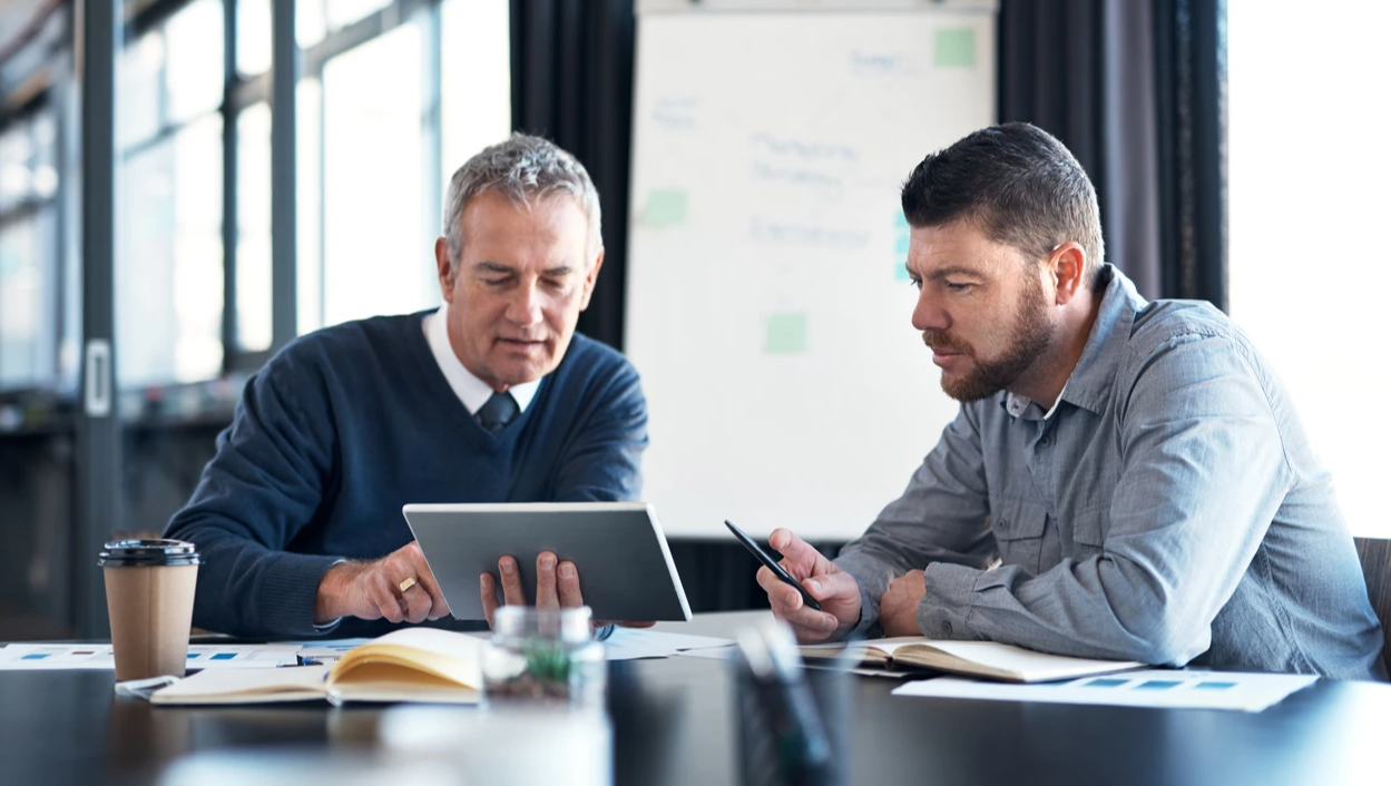 Unternehmer und Sparringspartner in einem Gespräch